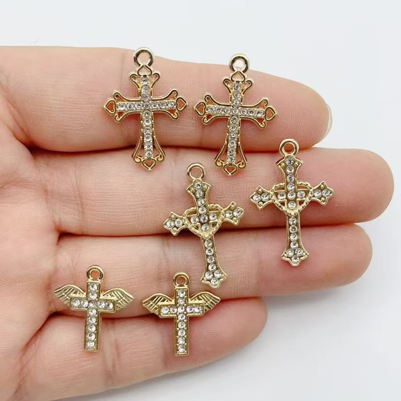 Cross Pendant Necklace Gold - 10 Stück Diamantbesetzte Gold-Kreuz-Anhänger Liebesflügel Wasserdichte