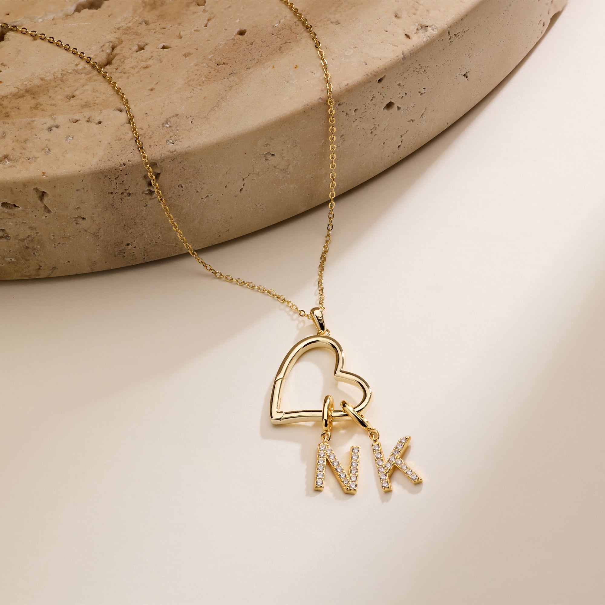 Initial Letter Necklace 18K Gold - Personalisierte Halskette mit offener Herzform und