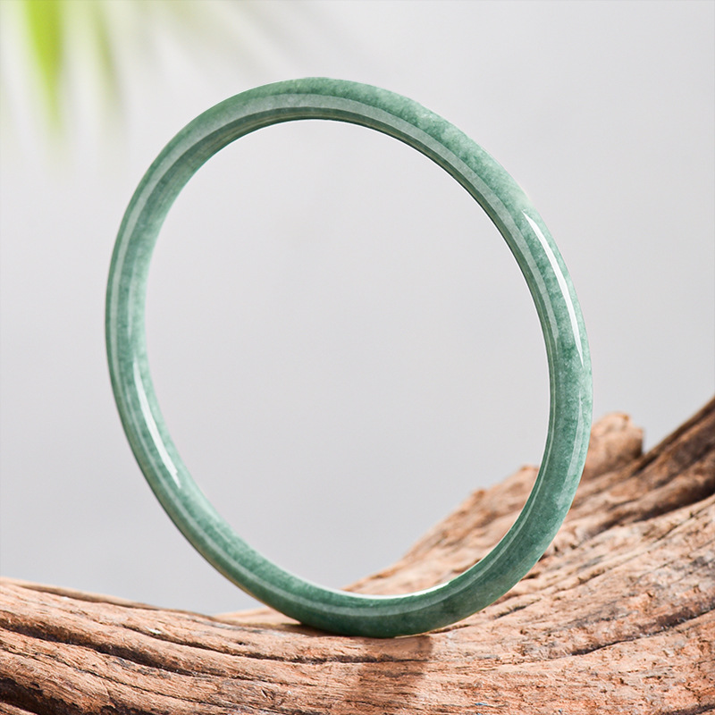 Natürliches burmesisches Jadei – Bracelets Bewertung und Preis