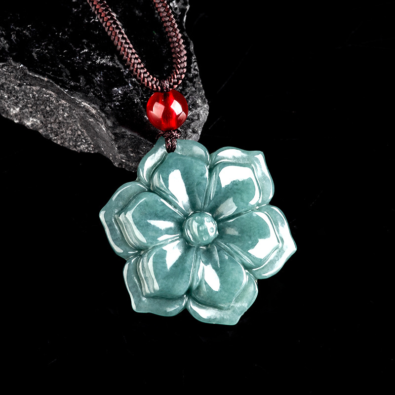 Burmesische Jadeit-Blumenanhän – Necklaces Bewertung und Preis