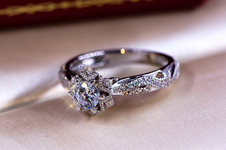 Hohler Blumenstern S925 Sterli – Moissanite Engagement Ring 1 Carat Bewertung und Preis