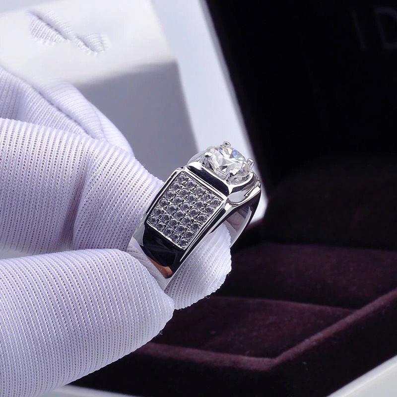 Neuer vierklaueniger Simulatio – Moissanite Engagement Ring 1 Carat Bewertung und Preis