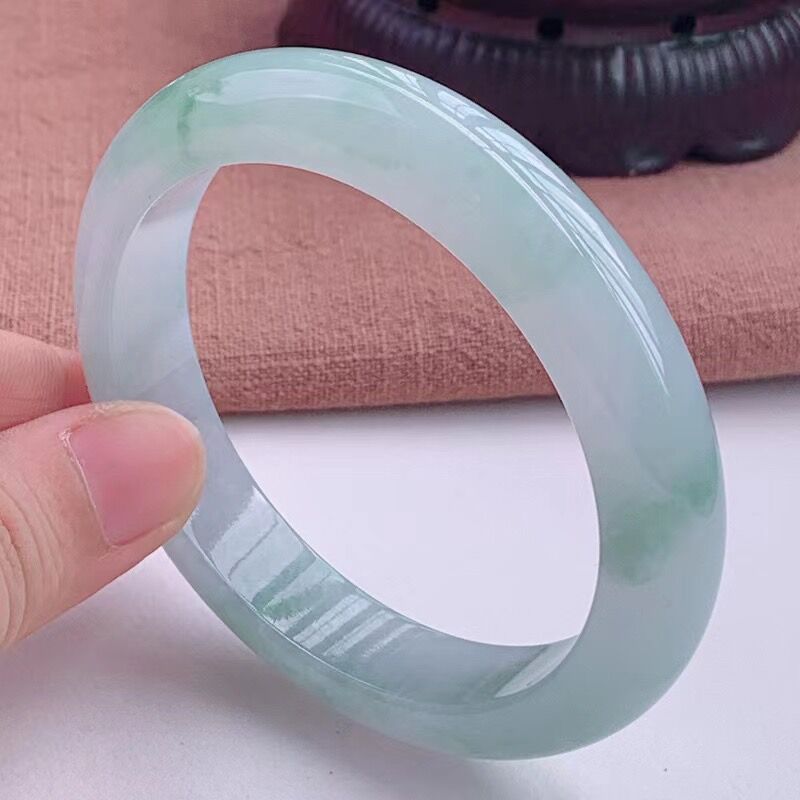 Myanmar, einfarbiges, leicht g – Bracelets Bewertung und Preis