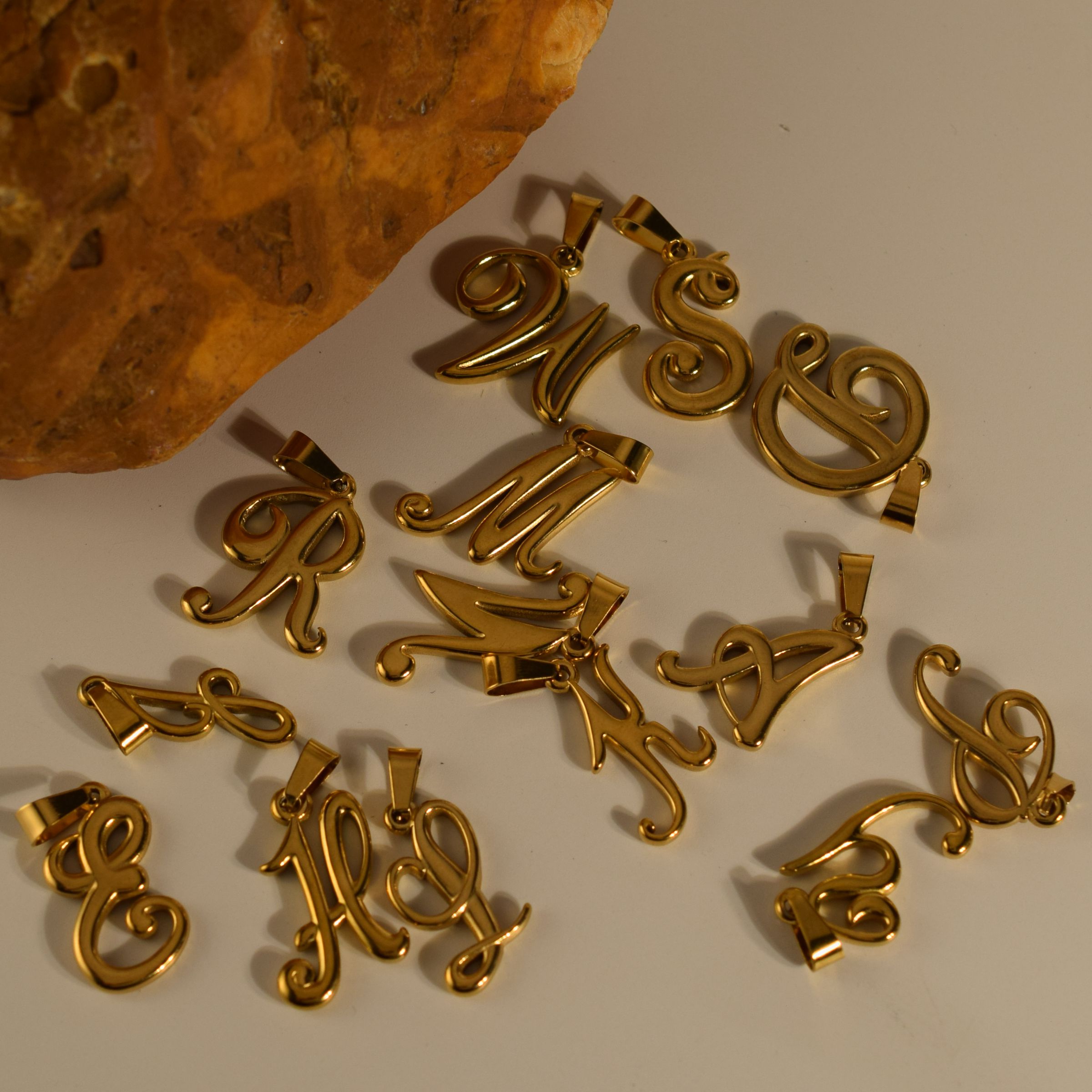 18 Karat Gold Edelstahl Vintag – Initial Letter Necklace 18K Gold Bewertung und Preis