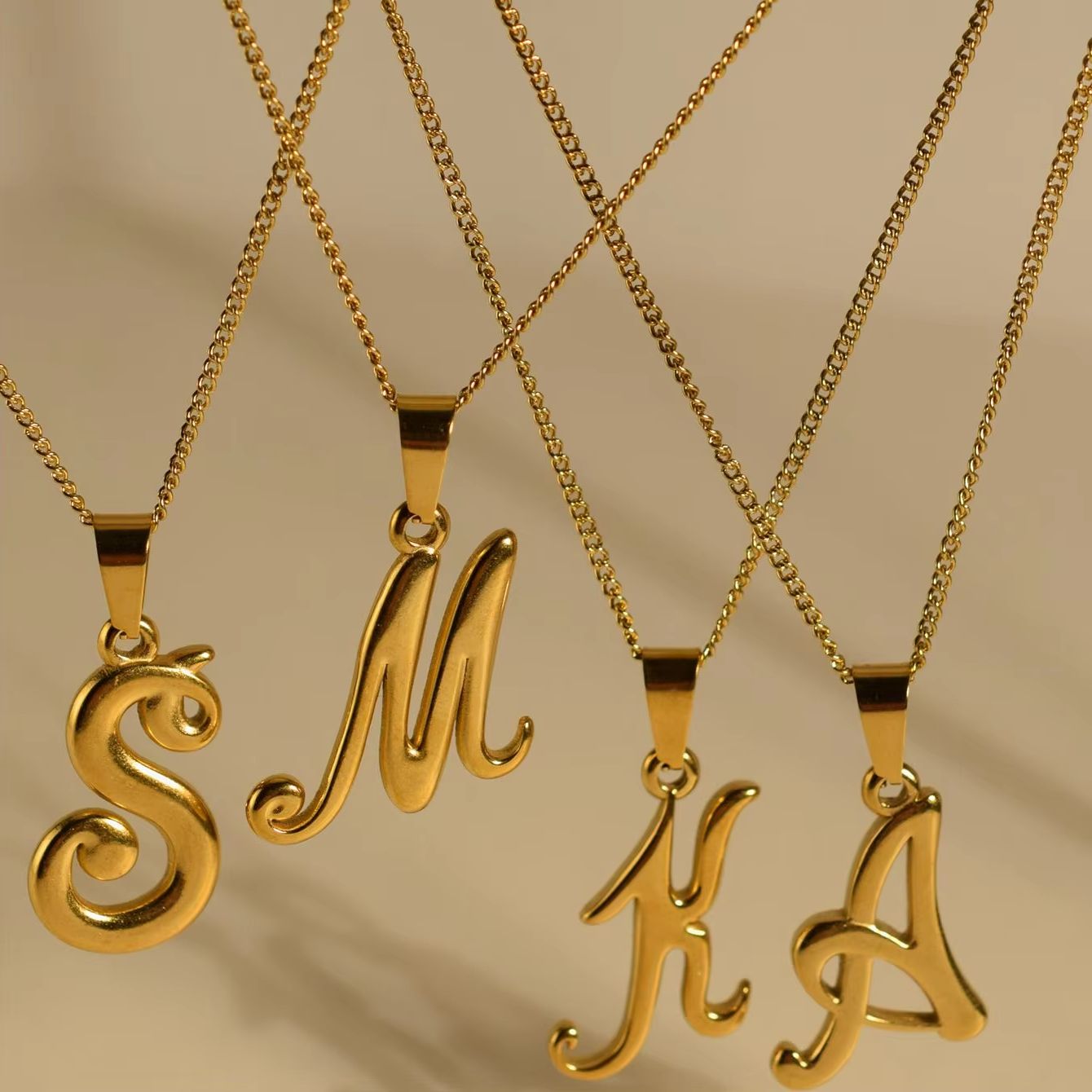 18 Karat Gold Edelstahl Vintag – Initial Letter Necklace 18K Gold Bewertung und Preis
