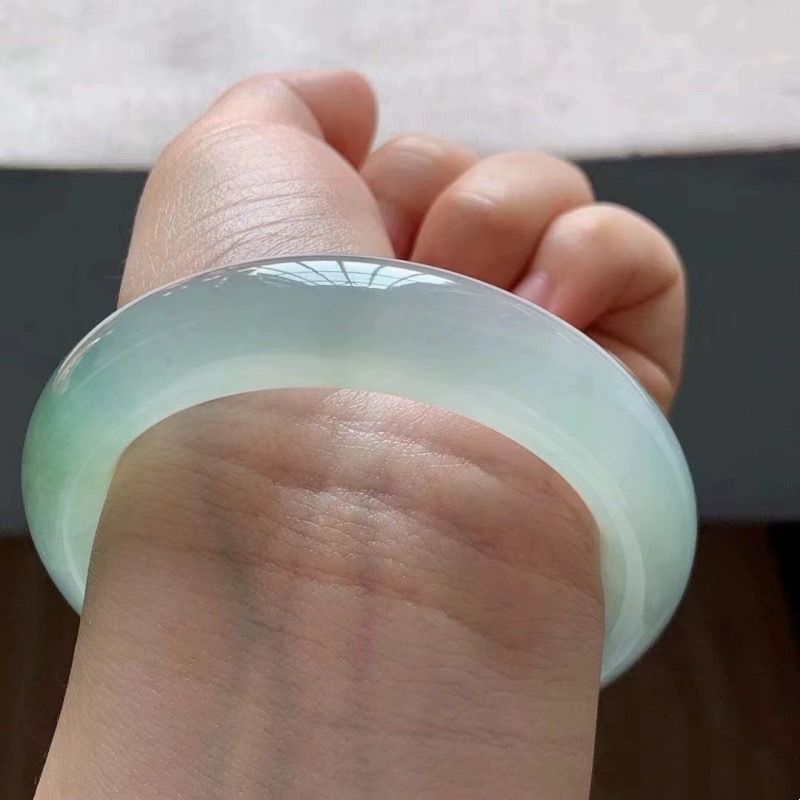 Helles Eisjade-Armband für Mäd – Bracelets Bewertung und Preis
